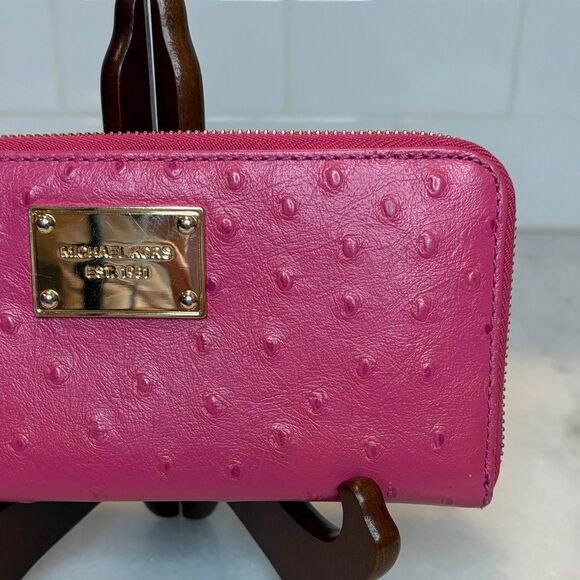 Michael Kors Ostrich Leather Full Zip Jet Set Continental Wallet - Picture 3 of 14